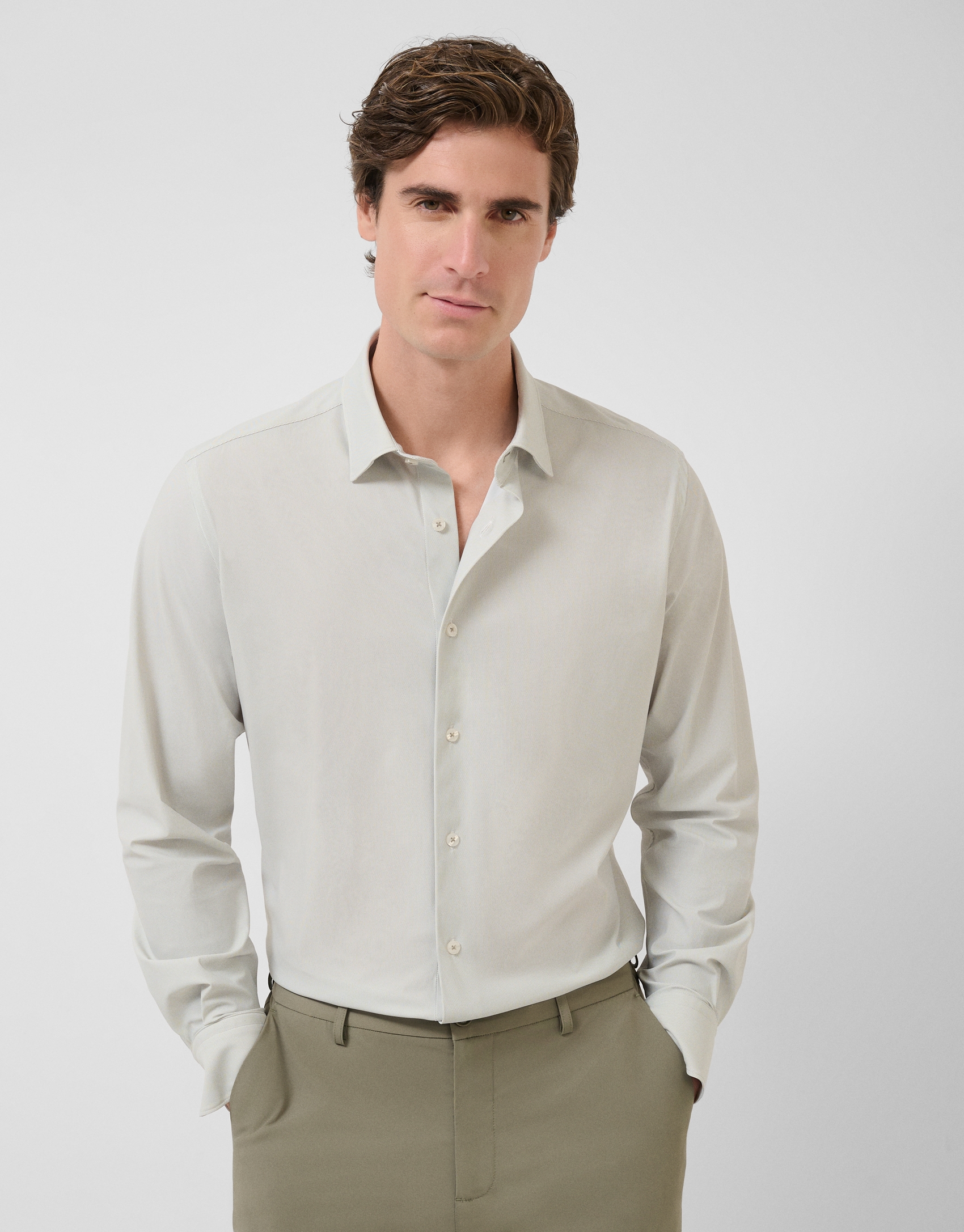 Camisa sport regular fit estampado geom&eacute;trico caqui claro