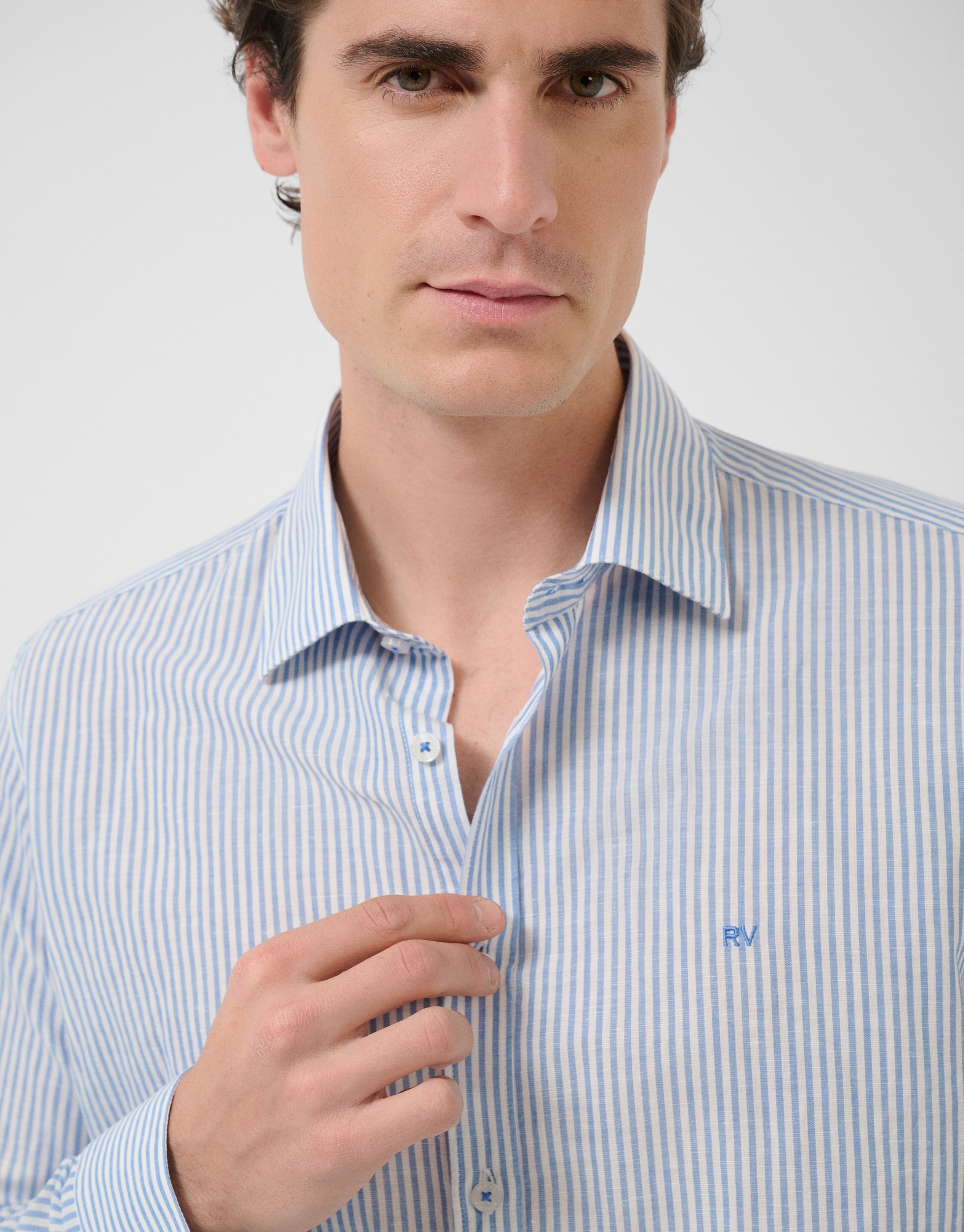 Camisa sport slim fit rayas celeste y blanco