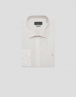 Slim fit sports shirt with sand and white stripes