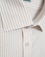 Camisa sport slim fit rayas arena y blanco