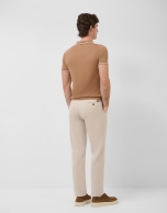 Polo tricotado camel