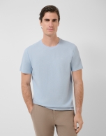 Light blue short-sleeved piqu&eacute; T-shirt
